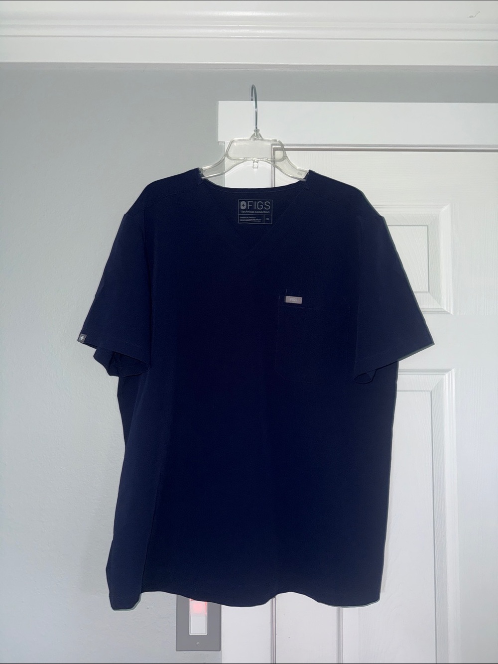 Figs Men’s Navy Short Sleeve V-Neck Tee XL great condition